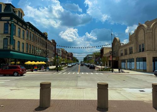 Mario Room Waterfront Downtown View Cedar Point! - image 5