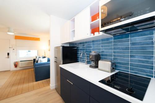 The Sunshine Hotel and Suites in 大開曼島