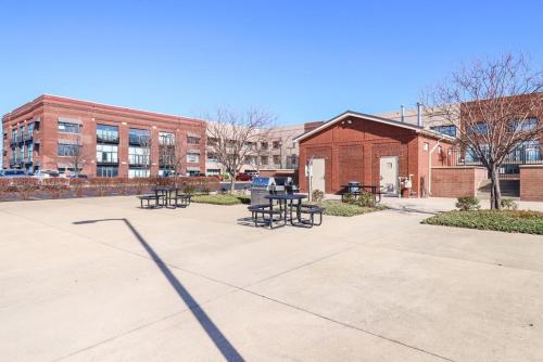 Downtown Loft By Cedar Point Sports Force! - image 8