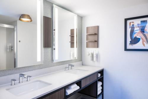 Hilton Garden Inn Denver Tech Center - image 2