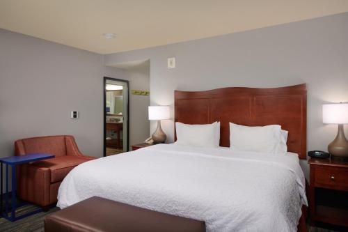 Hampton Inn & Suites Holly Springs - image 6