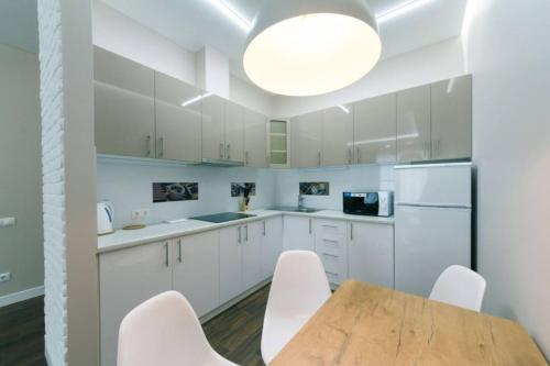 Apartment with a beautiful view in a new house in the center - image 2