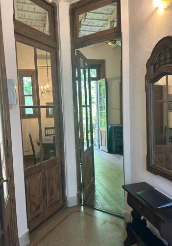 Antique,classy & quiet 3 bedroom and roof terrace apt in the heart of San Telmo, Buenos Aires (photo 7)