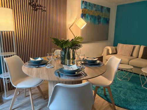 NEU Ferienwohnung in Dresden mit großer Terrasse I separate Küche I Eckbadewanne und Dusche in Dresden, Deutschland