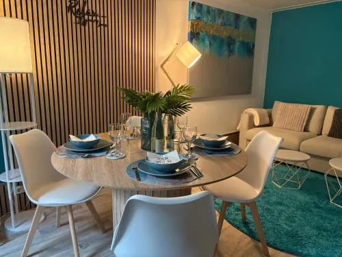 NEU Ferienwohnung in Dresden mit großer Terrasse I separate Küche I Eckbadewanne und Dusche in Dresden, Deutschland