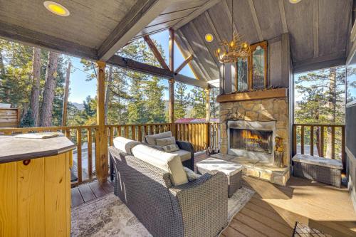 Private Hot Tub & Deck: Woodland Park Tiny Home!