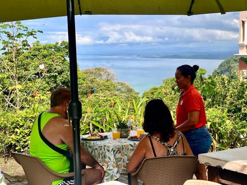Mi Zaru Sea View Hotel Free Park Tour & Breakfast in Quepos