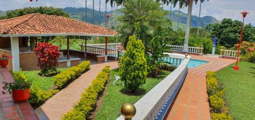 Finca Piscina Playita Kiosco Bar Combia - Estación Pereira (Finca Piscina Playita Kiosco Bar Combia - Estacion Pereira) in 벨몬테 바호
