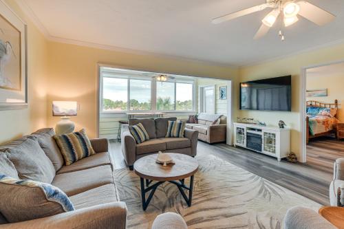 Waterfront Bradenton Condo 3 Mi to Beach! in Bradenton, USA