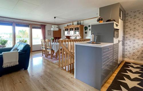Kitchen, 2 Bedroom Awesome Home In Svanskog in Svanskog