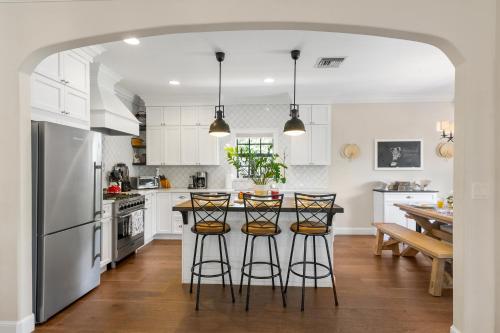 Luxury Spanish Colonial Home And Guest Home in West Palm Beach, USA