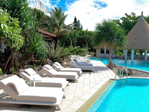Piscina, Hôtel WADRA BAY (Hotel WADRA BAY) in Islas de la Lealtad
