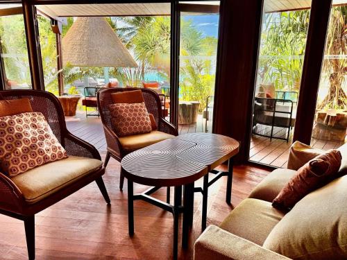 Bar/ Salón, Hôtel WADRA BAY (Hotel WADRA BAY) in Islas de la Lealtad