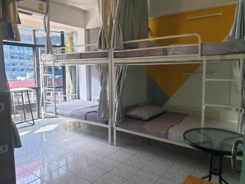 room detail thumbnail 2