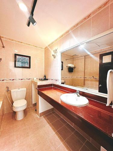 room detail thumbnail 2