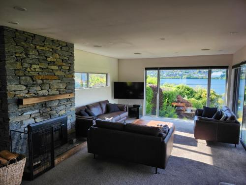Peninsular Lakefront - image 2