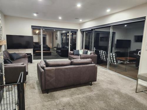 Peninsular Lakefront - image 4