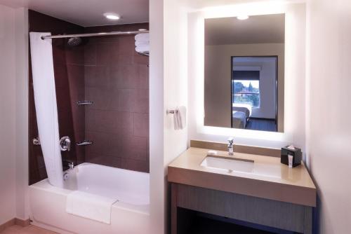 Hyatt House Seattle Downtown - image 2