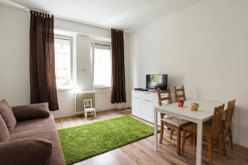  Bolcso10 Modern Apartment in Budapest