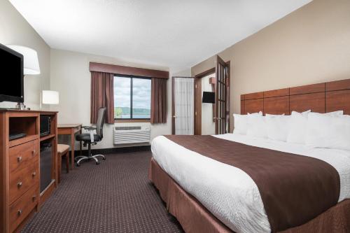 AmericInn by Wyndham Lake City in Lake City (MN)