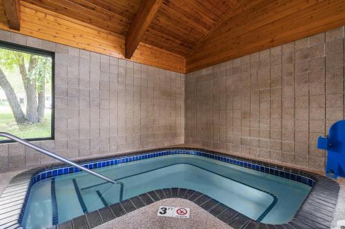 Swimming pool, AmericInn by Wyndham Lake City in Lake City (MN)