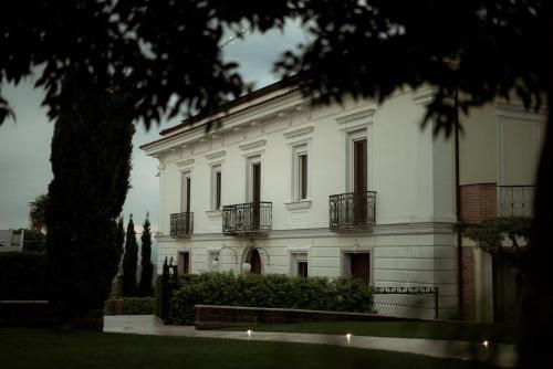 Зовнішній вигляд готелю, Palazzo Pecci in San Leucio Del Sannio