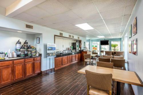 Makanan dan Minuman, Quality Suites in Paducah (KY)