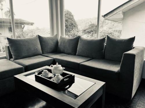 The Lake Round Guest House in Kandy