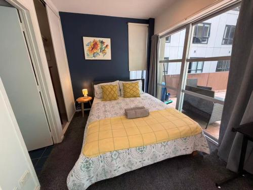 Modern 1-Bedroom Apartment,Large Balcony, CBD