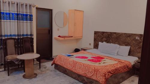 Hotel Crown Plaza Near Karachi Airport Darul sehat Hospital Dow Agha khan and Liaqat Hospital - image 4