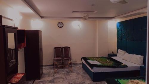Hotel Crown Plaza Near Karachi Airport Darul sehat Hospital Dow Agha khan and Liaqat Hospital - image 5