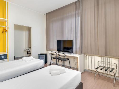 3 twin beds