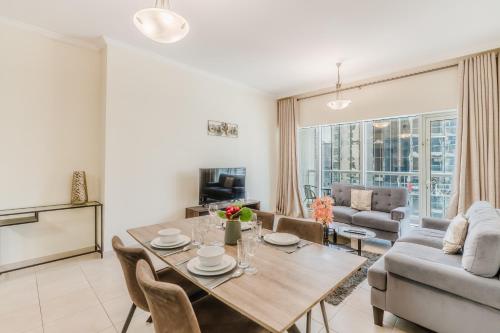 RH - Best location, 01 BR Spacious, walk to burj, Dubai