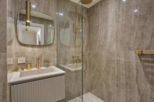 Apartment Matignon St Honore by Studio Prestige - image 10