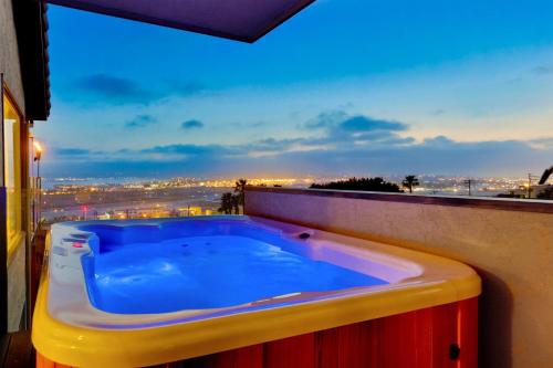 Incredible Hilltop Luxury Bay View Retreat in San Diego, USA
