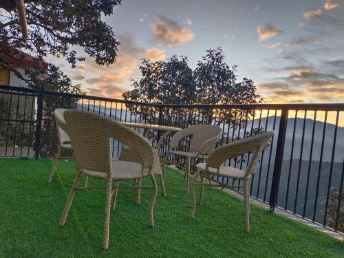 Deodar Whispers - 2 to 3 bedroom private villa Chail Himachal, Chail