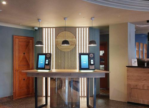 Lobby, B&B HOTEL London Heathrow in Windsor