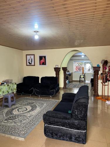 편의 시설/서비스, Yogi Guesthouse Most Affordable, Decent and Nearest accommodation near Airport with Wifi and hot sho in 프리타운