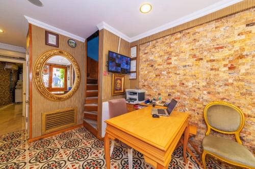 Walnut Shell Hotel - image 2