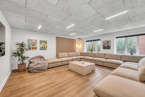 Viesnīcas āriene, Exclusive Pool Houseconference Center With Gymnasium in Vester Jolby