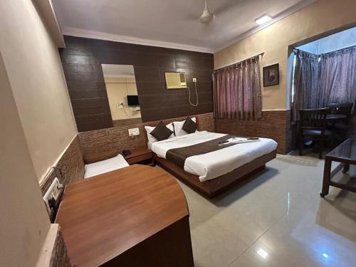 Hotel Lucky Bandra in Bandra
