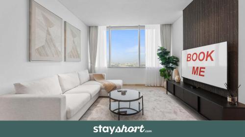 StayShort - Modern 1 Bedroom in DIFC Sleeps 4 with Pool, Dubai