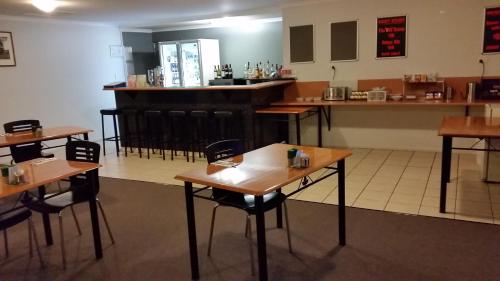Pub/Lounge, True Blue Motor Inn in Rockhampton