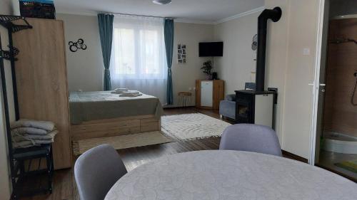 Faluvégi Vendégház (Faluvegi Vendeghaz) in Cserépváralja