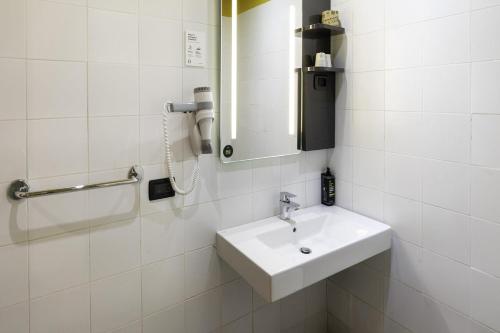 B&B Hotel Roma Tuscolana San Giovanni - image 6