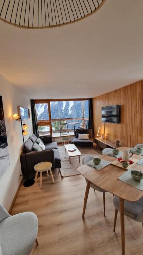 Bel appartement lumineux avec vue à couper le souffle – khách sạn tại Plan Peisey