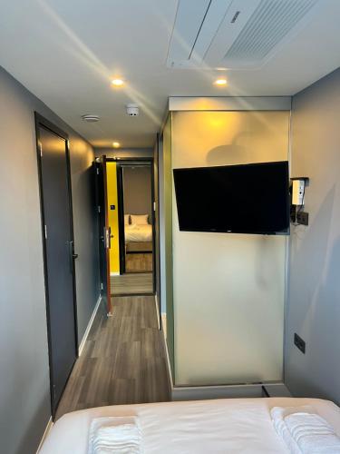 The Hyve Budget Hotel Rotterdam - image 2