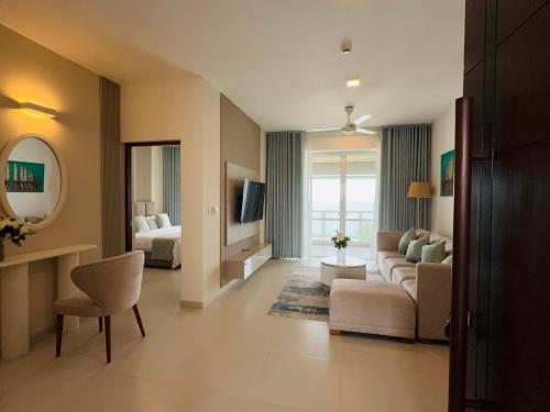 Ocean Luxe - Beachfront Stay with Infinity Pool – khách sạn tại Bãi biển Wattala