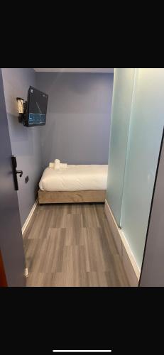 The Hyve Budget Hotel Rotterdam - image 4