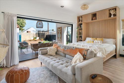 Bohemian Dream Studio Close to LA Stadium SOFI Kia Forum Intuit Dome LA Coliseum